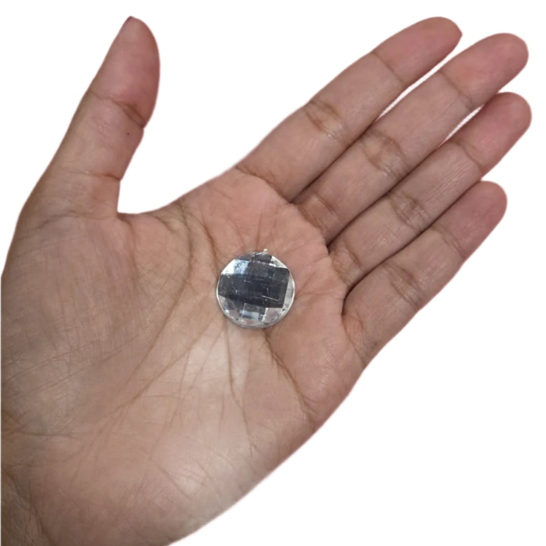 Close-up of a 20mm clear circle flatback rhinestone with a square pattern, ideal for adding elegance to carnival costumes and custom designs