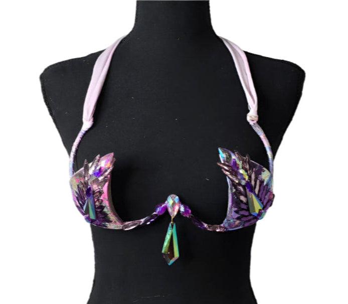 Crystal Prism Dream Decorated Wire Bra featuring holographic purple and pink wire cups, adorned with iridescent crystal jewels and dramatic hanging gemstone pendants—perfect for festivals, carnivals, and show-stopping performances. #CarnivalMW #FestivalFashion #CarnivalReady #WireBra
