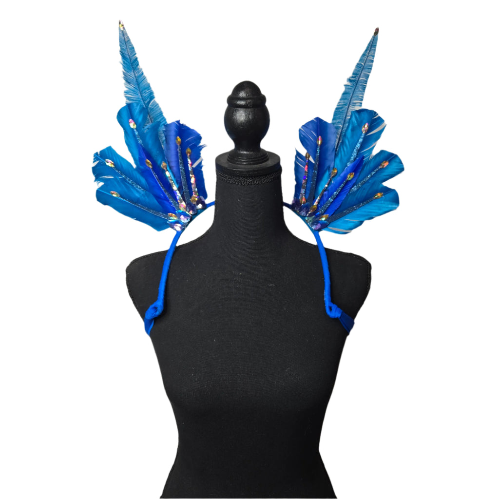 A vibrant set of Sparkling Blue Feather Small Collar Wings displayed on a mannequin. The wings feature bold blue feathers adorned with shimmering gem accents, creating a radiant and eye-catching design. Perfect for carnivals, festivals, and performances, the wings are lightweight and stylish, adding a touch of glamour to any outfit. #carnivalmw