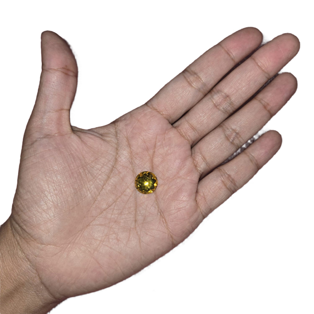 Close-up of a 10mm yellow round flatback rhinestone with a star pattern, perfect for adding a bright and unique touch to carnival costumes and custom designs. Ideal for gluing onto accessories for a vibrant and eye-catching finish. #carnivalmw #carnivalsupplies #wirebra